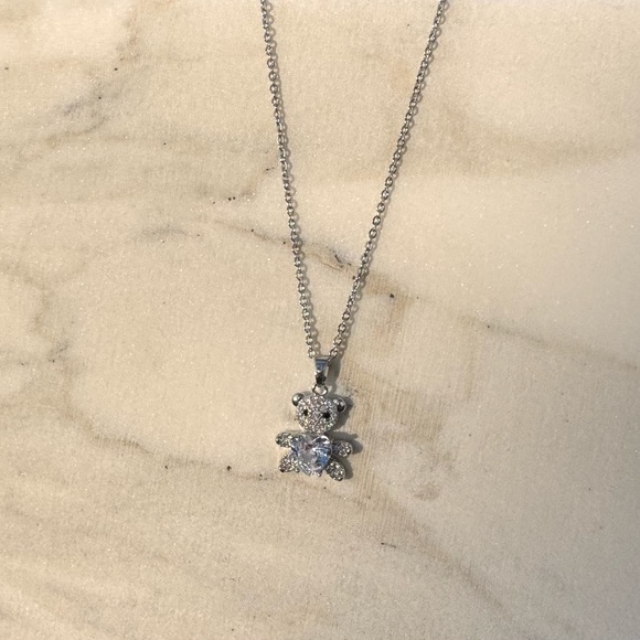 🤍 Heartfelt Bear Necklace 🧸 STAINLESS STEEL - Picture 2 of 3
